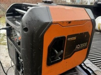 Generac iQ3500 Dual Fuel Portable Inverter Generator - Excellent Condition