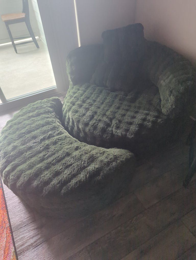Cozy Green Shag Fabric Chair and Ottoman Set - Plush and Comfortable Seating