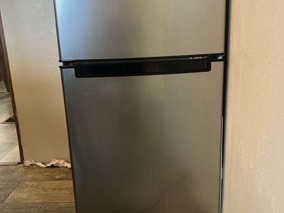 Magic Chef 3.1 Cu Ft Mini Fridge w/ Separate Freezer