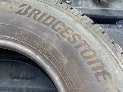 Bridgestone Blizzak 245/75R16