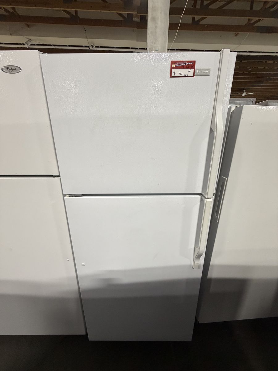 BEST PRICES HERE! MAGIC CHEF TOP AND BOTTOM FRIDGE