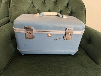 Vintage 1960s Airway Blue Train Case Vanity Cosmetic Luggage w/ Mirror & Tray $75 cash/venmo in Provo