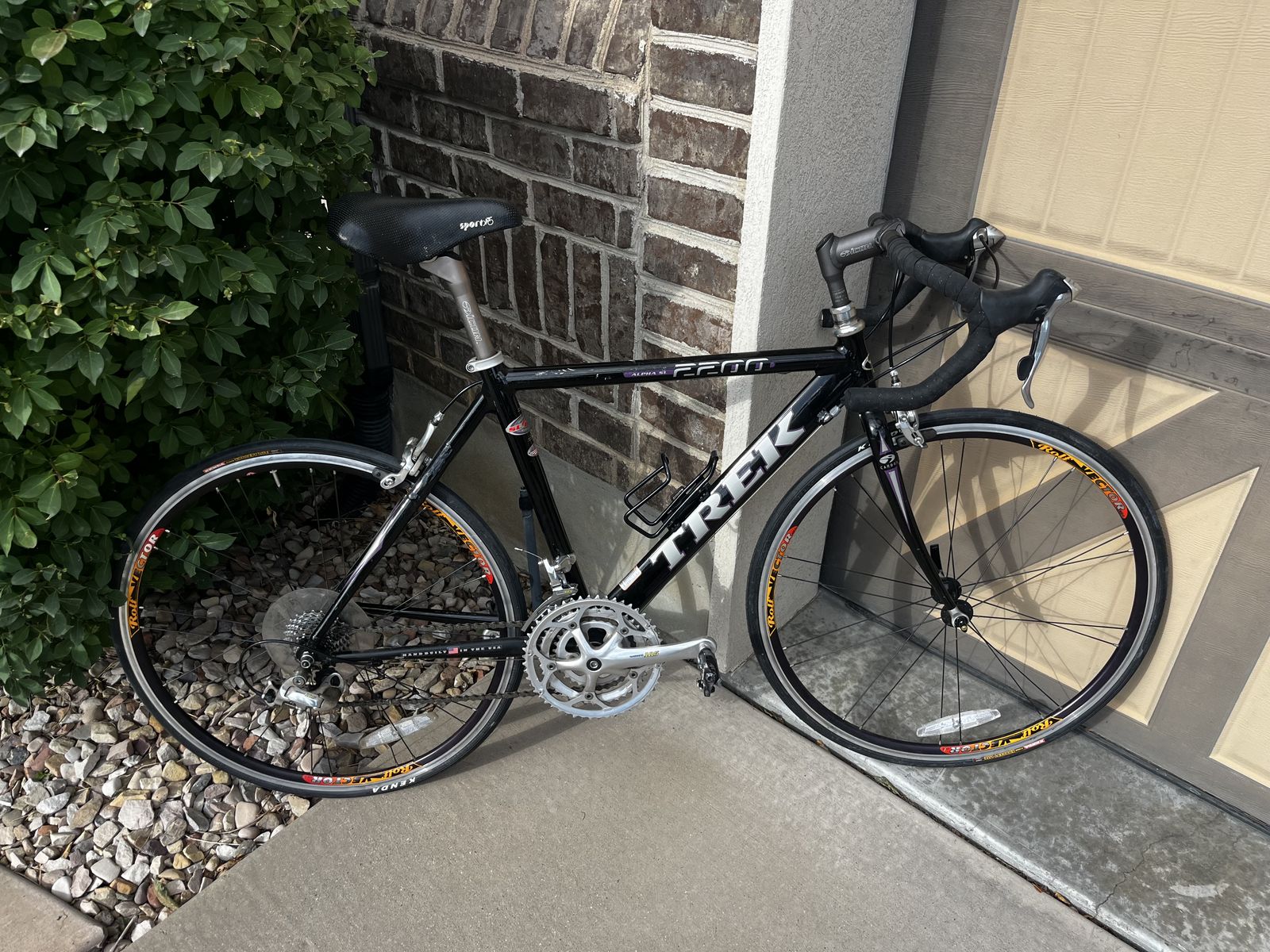 Trek 2200 Alpha SL Road Bike-48 cm
