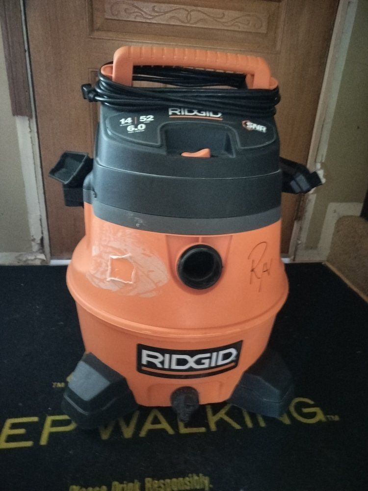 shop vacuum