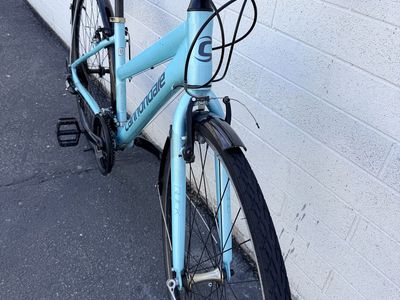 Cannondale Quick Light Blue Hybrid Fitness Bike Size Medium with Fenders
