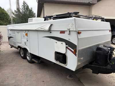 2010 Coleman Highlander Avalon Tent Trailer