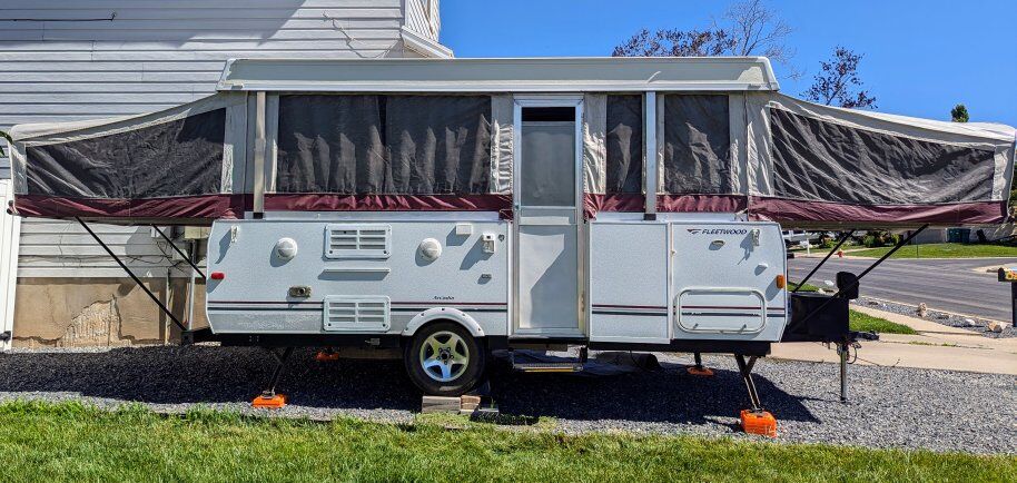 2007 Fleetwood Tent Trailer w Slide & Solar