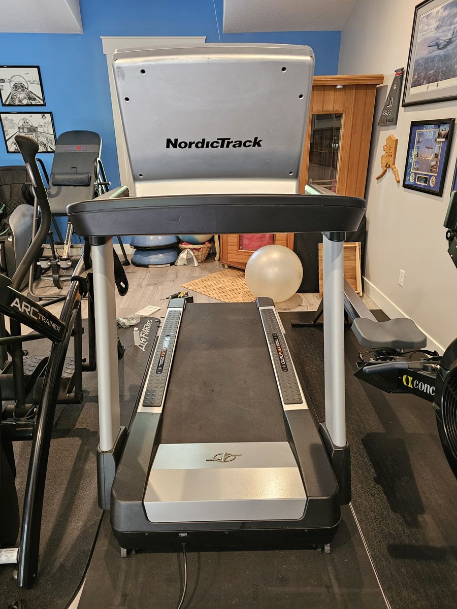 Norditrack Elite 9700 Pro Treadmill