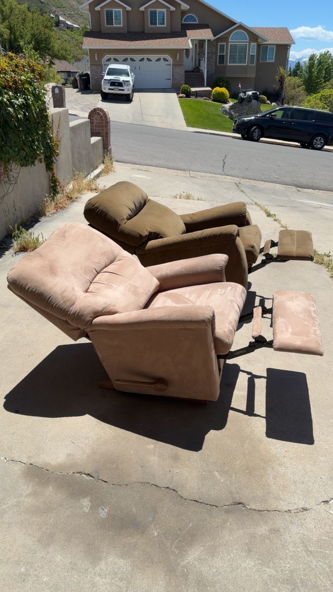 La-Z-Boy recliner chair clean 🧼 FLASH SALE TODAY