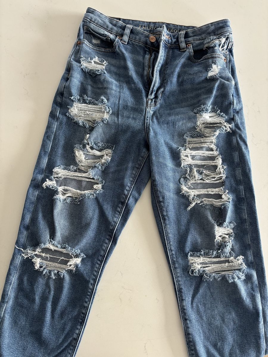 American Eagle Highest Rise Mom Jean Distressed - Size 8 long