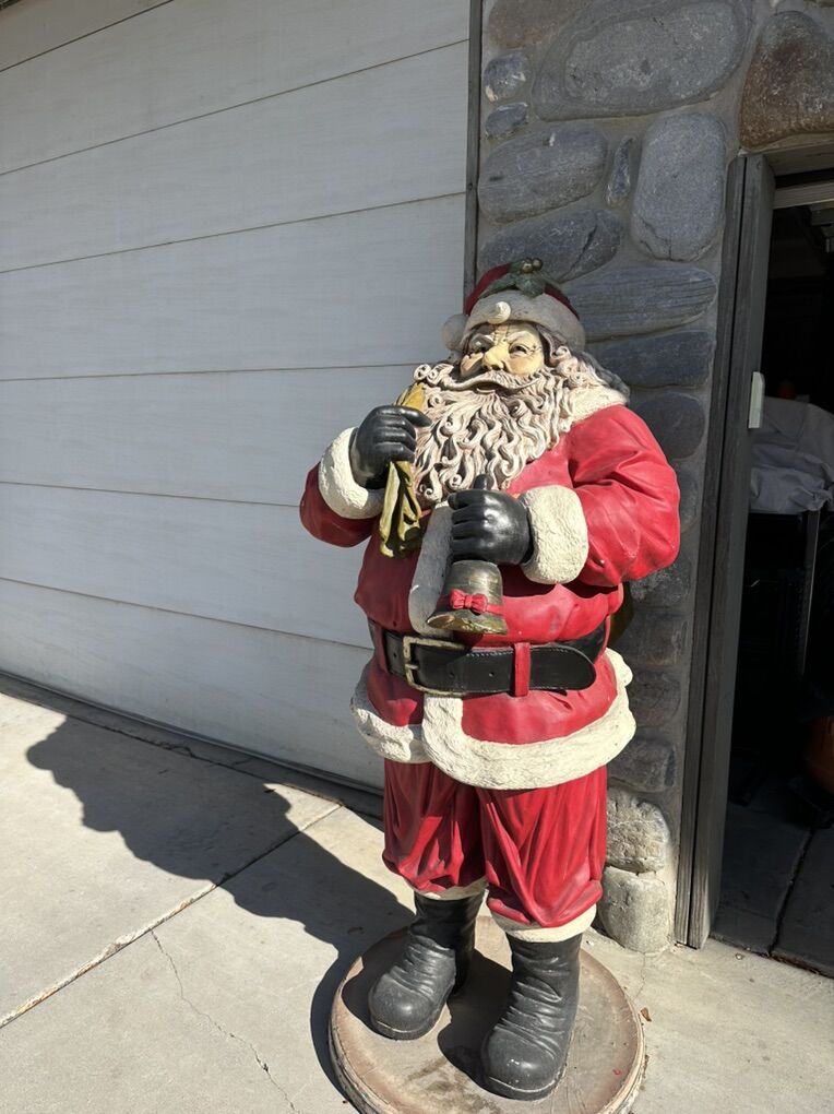 lifesize Santa Statue