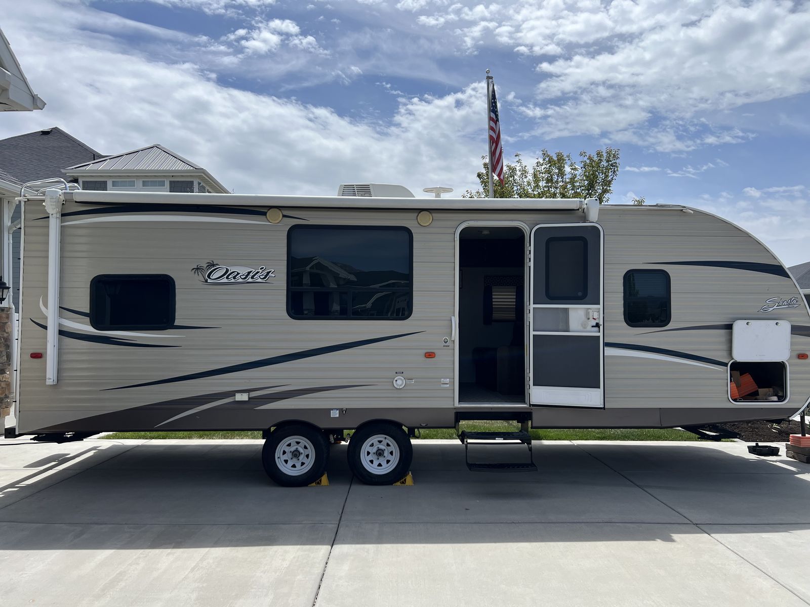 26BH Shasta Oasis Travel Trailer – Family-Ready & Adventure Approved