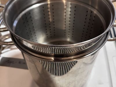 Large Stock Pot with Pasta Colander