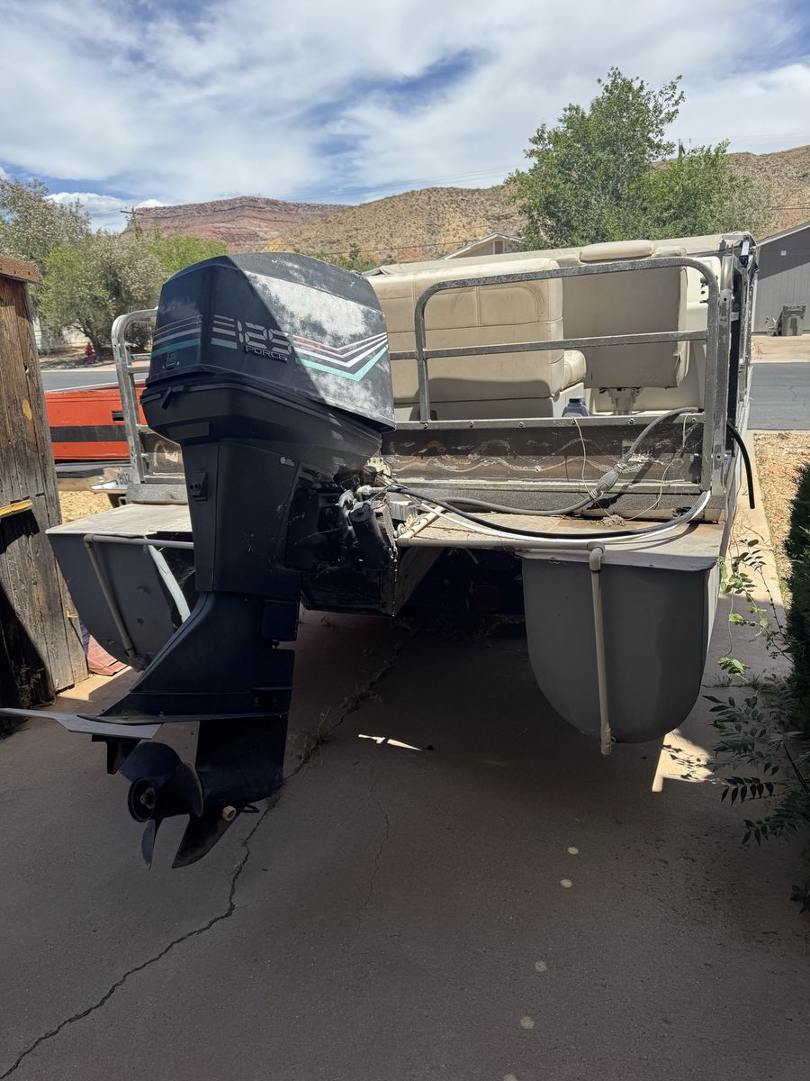 Pontoon boat 26’