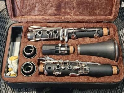 Beginner Bb clarinet w/ case