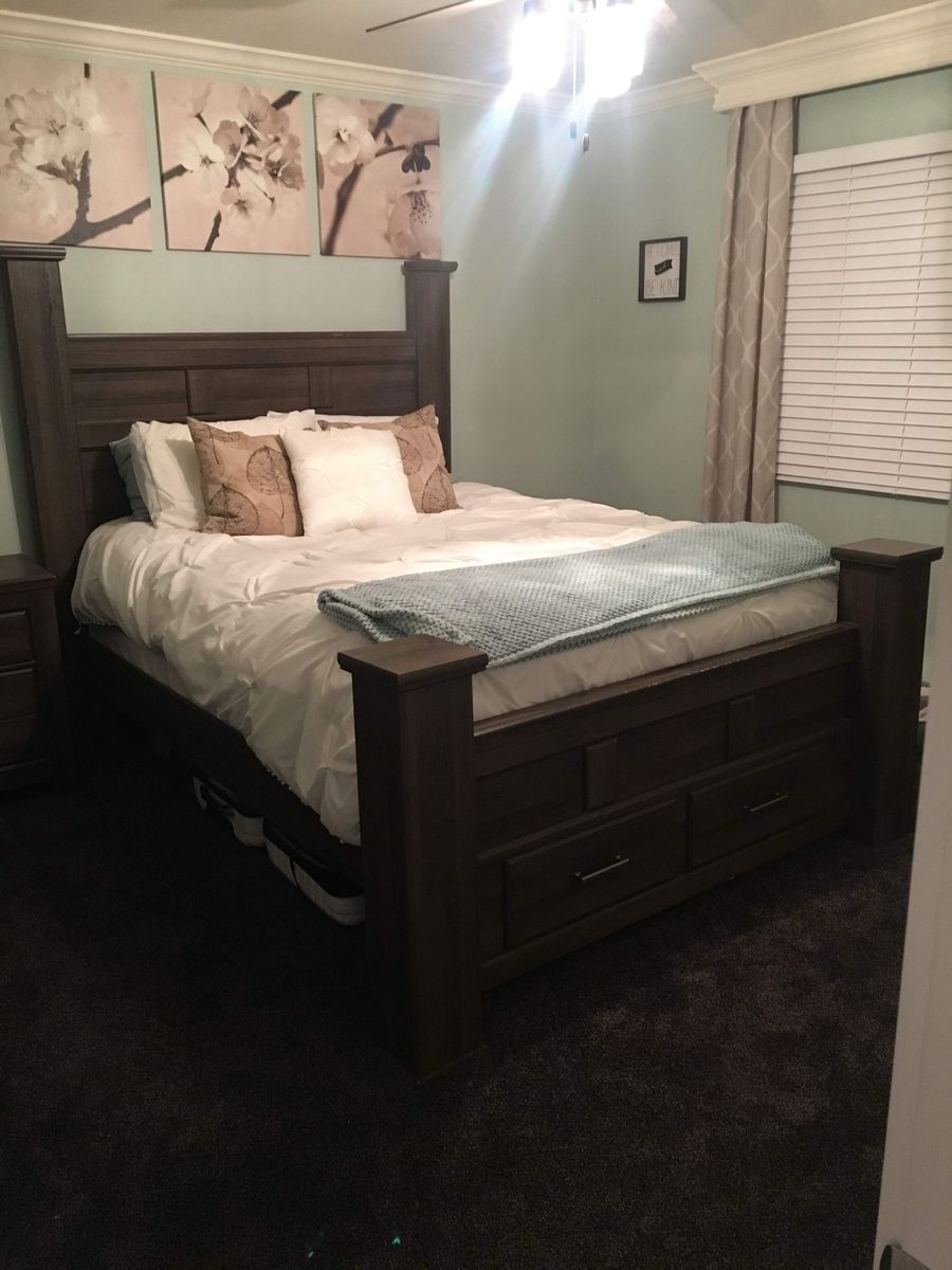 Queen size bed in good shape