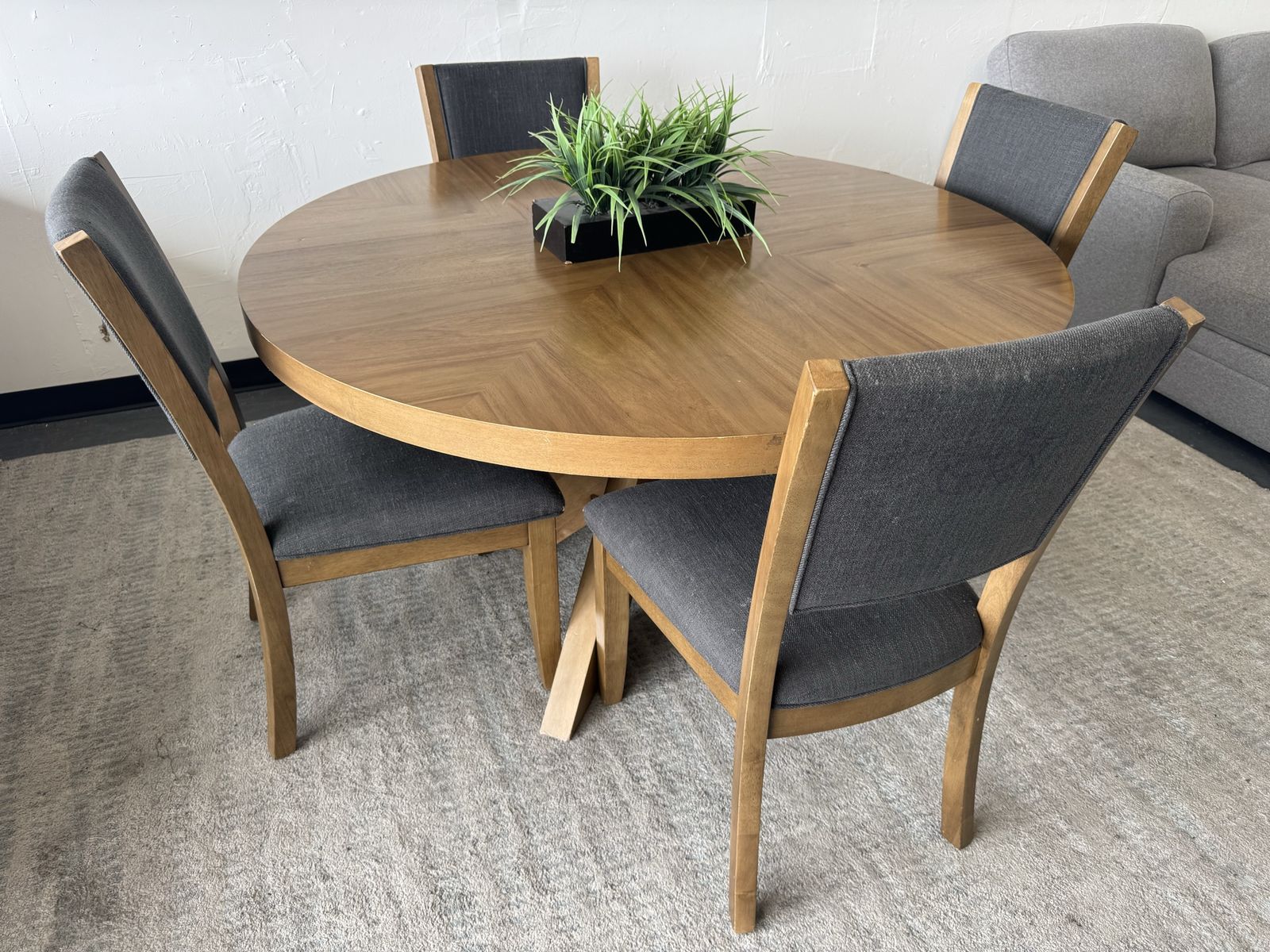 COSTCO 5-PIECE ROUND 54 INCH DINING TABLE SET