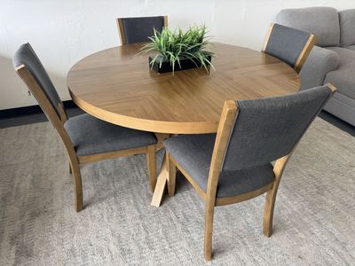 COSTCO 5-PIECE ROUND 54 INCH DINING TABLE SET