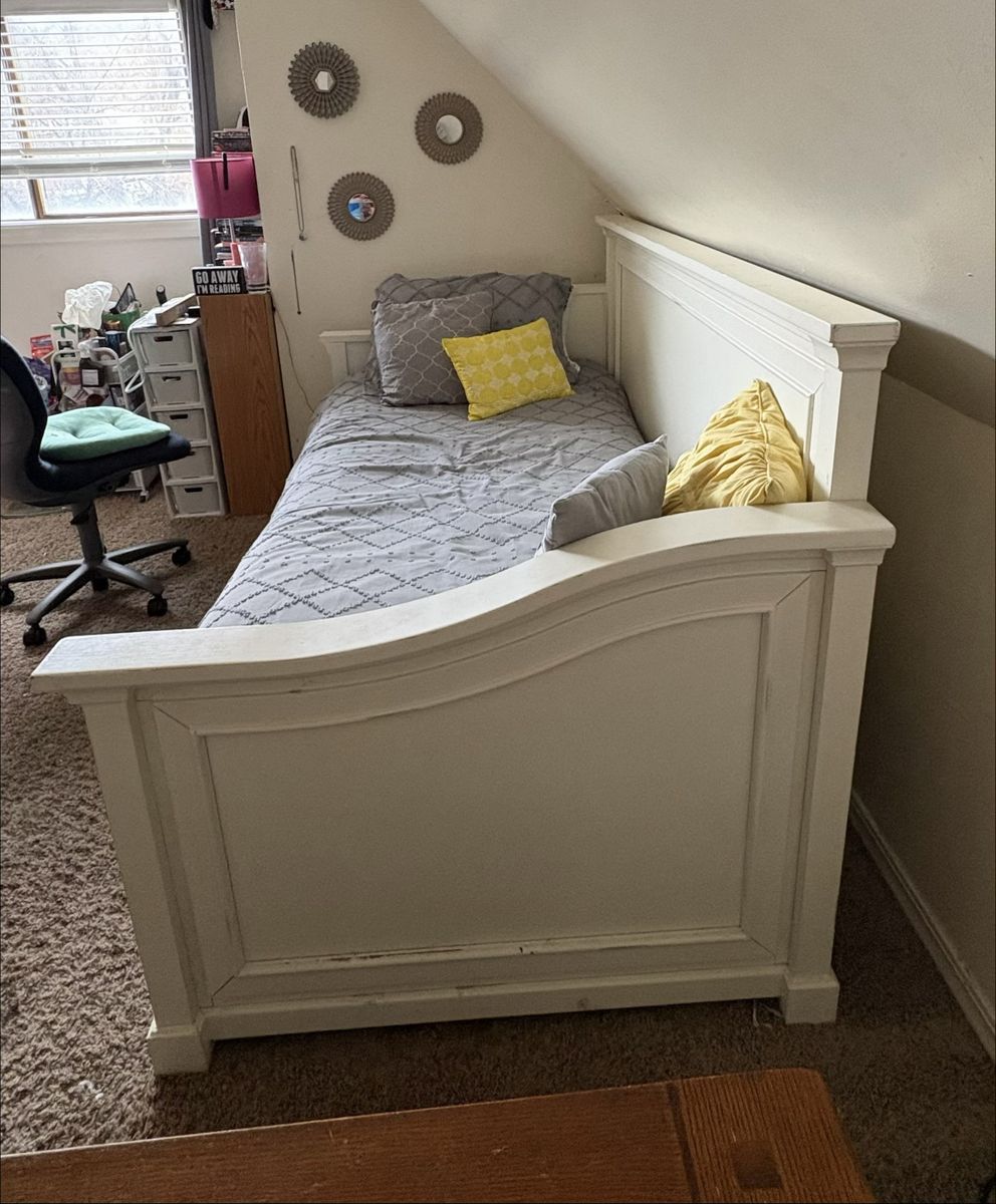 Pottery Barn Daybed With Trundle + Mattress