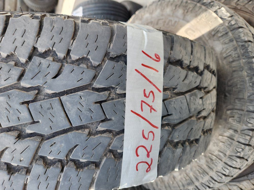 225/75r16 toyo open country at