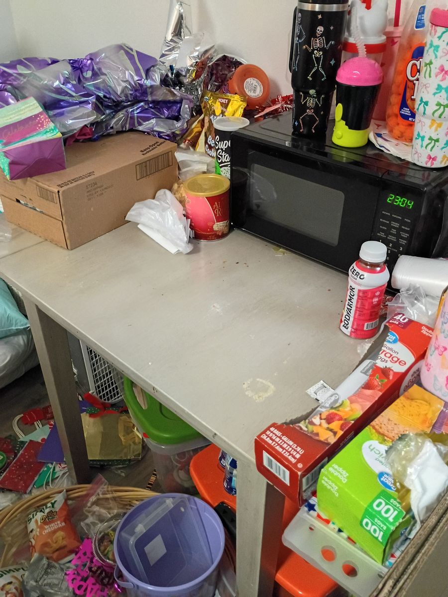 Kitchen table 