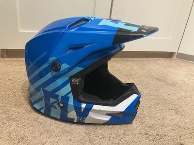 Fly Racing Motocross Helmet (Youth M 49-50m)