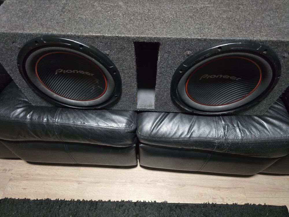 2 12" Pioneer Subs w/Box and Pioneer 760W Amp