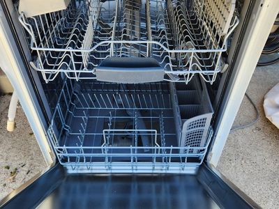Bosch Ascenta built-under dishwasher 24'' White / Silence Plus 46 dBA / OBO