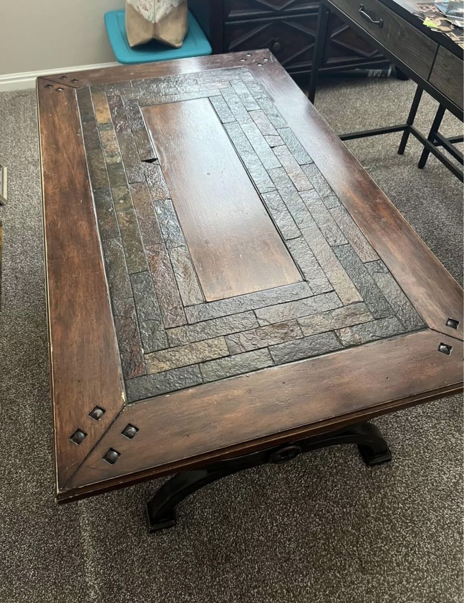 Coffee table with 2 end tables