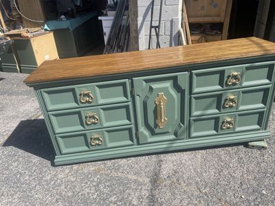 9 DRAWERS DRESSER