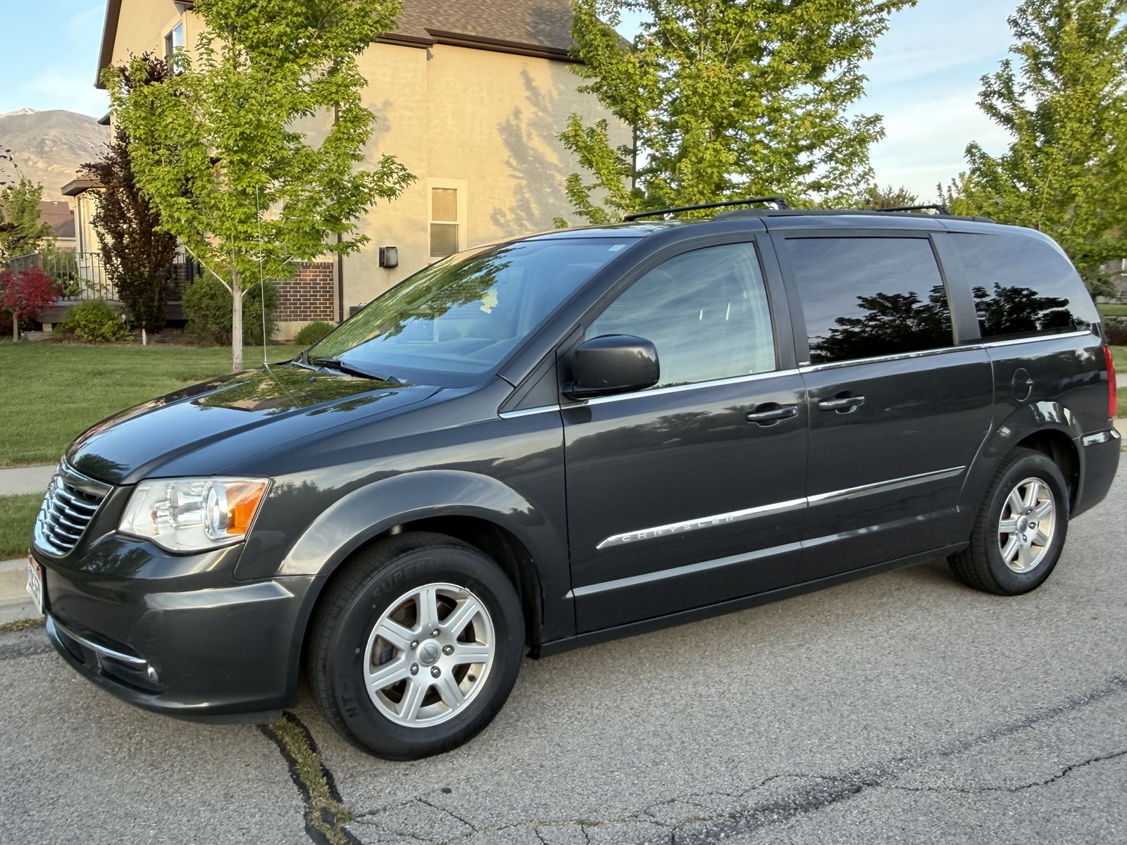 2012 Great Chrysler Town & Country Touring Stow and Go Minivan 4D w/ TV