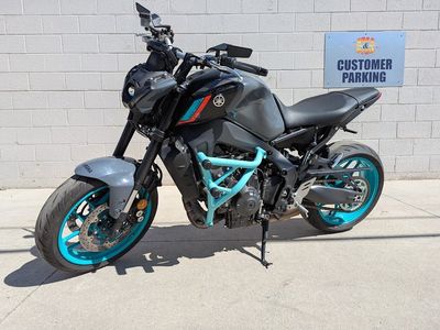 2022 Yamaha MT-09 - w/ Engine Guards