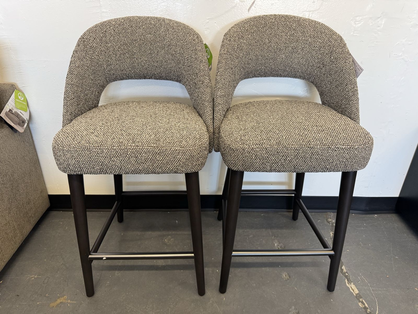 NEW COSTCO COUNTER HEIGHT STOOL CHAIR SET