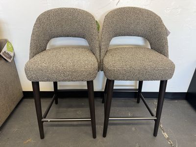 NEW COSTCO COUNTER HEIGHT STOOL CHAIR SET