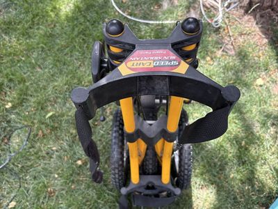 Golf bag carrier