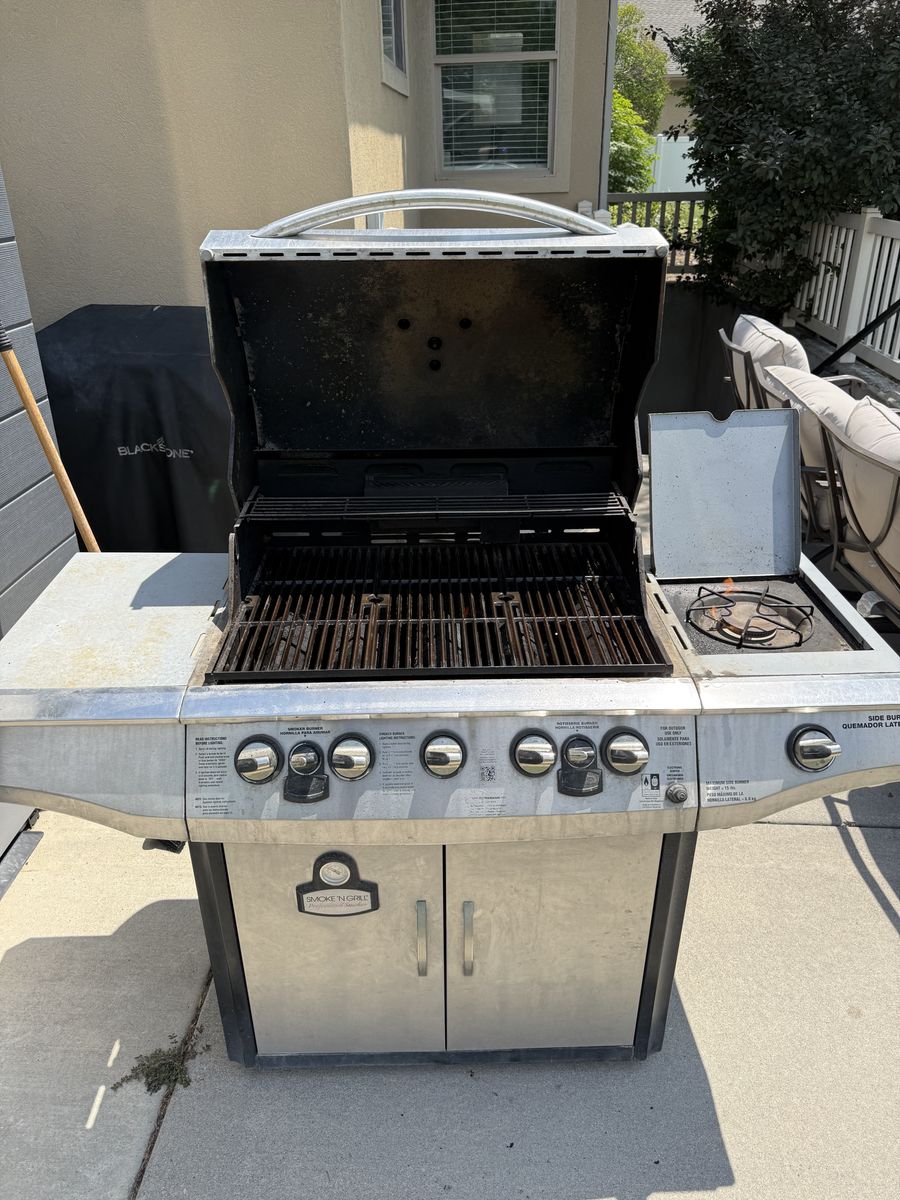 Smoke'N Grill combination Grill and Smoker