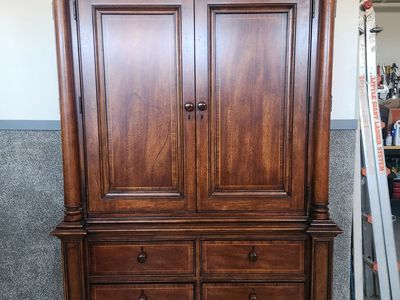 Thomasville Frederickburg Mahogany Armoire