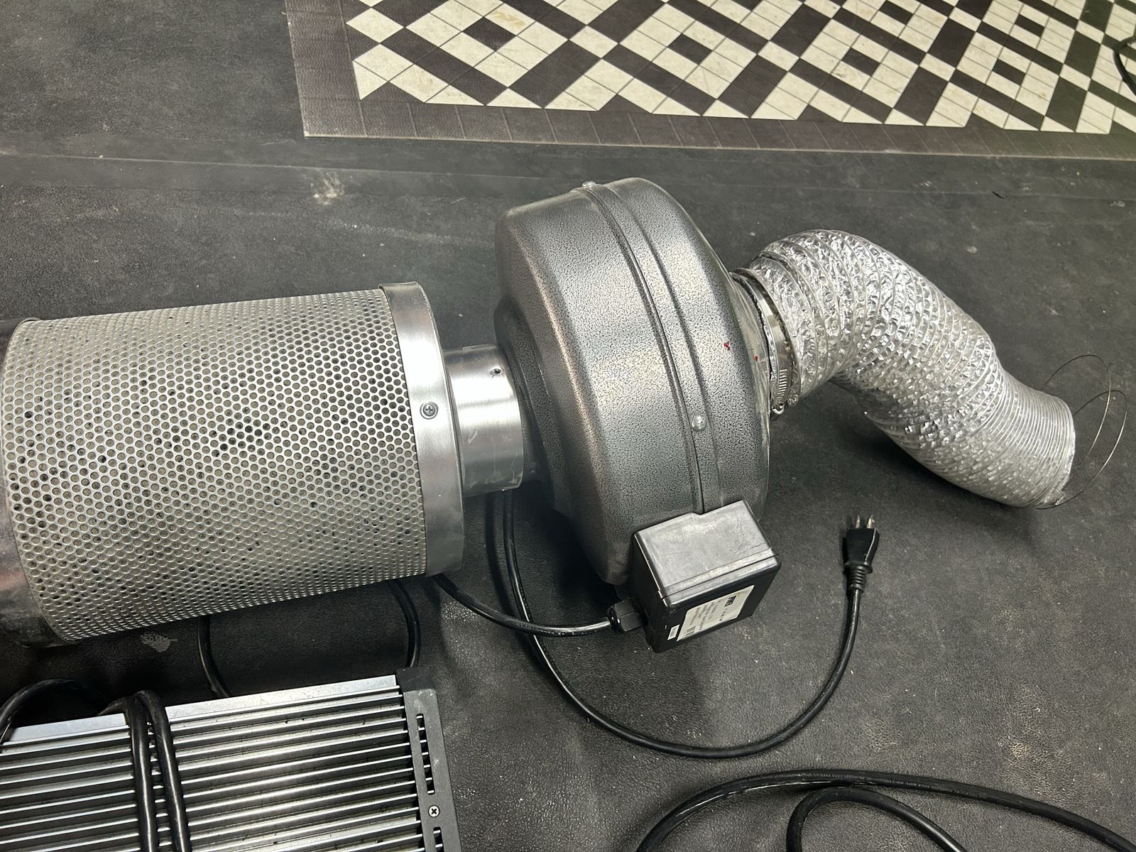 Main image 3