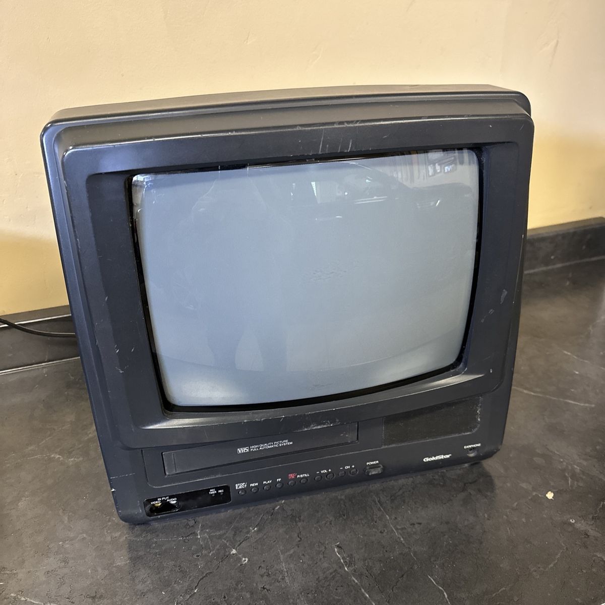 Goldstar 13” CRT TV VCR Combo TV Gaming Television
