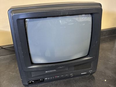 Goldstar 13” CRT TV VCR Combo TV Gaming Television