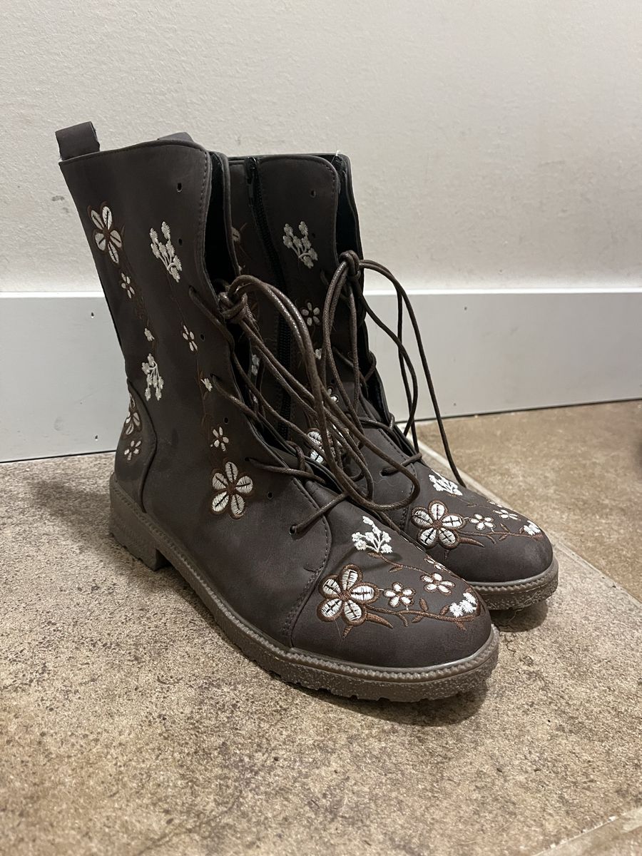 Embroidered Flower Boots