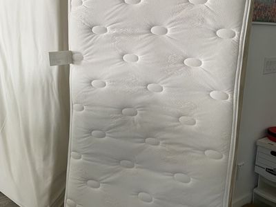 CLEAN, Soft, Twin Beautyrest Mattress
