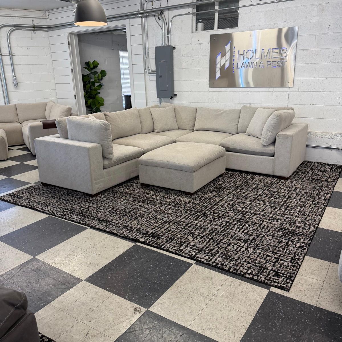 COSTCO THOMASVILLE LOWELL FABRIC 6-PIECE MODULAR SECTIONAL W/ OTTOMAN, LIGHT GRAY!!