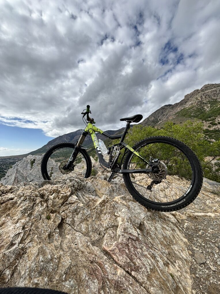 giant Mountain Bike