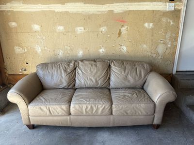 FREE LEATHER COUCH