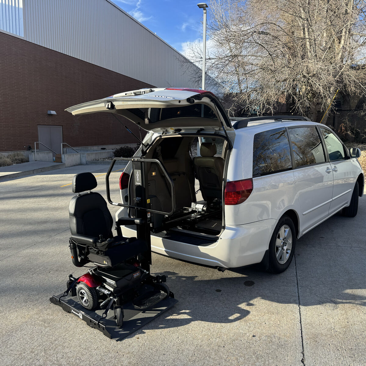 2004 TOYOTA SIENNA XLE
