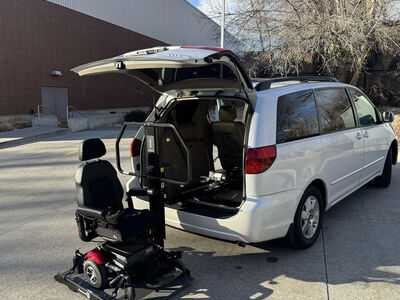 2004 TOYOTA SIENNA XLE