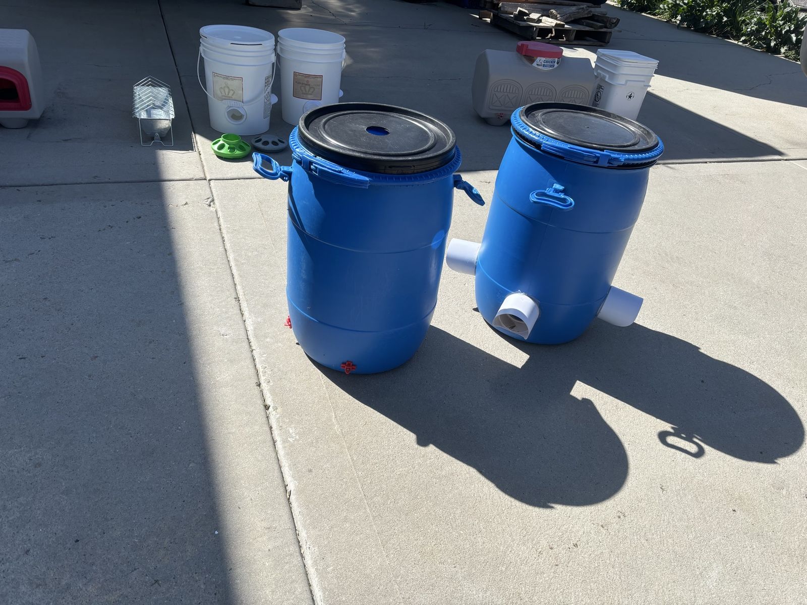 Large Warer And Feeder