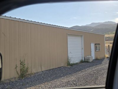 Shop, warehouse 1.5 achar parking lot freeway view on Frontage road