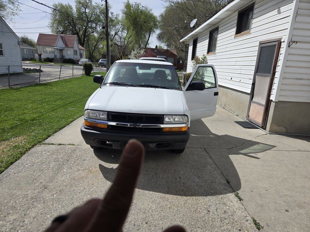 2003 Chevrolet S-10 Base